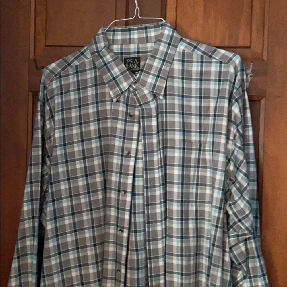 Men’s plaid button up shirt